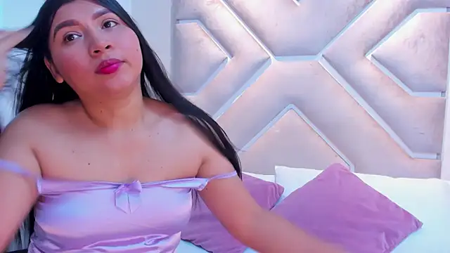 Lunaa Queen  online show from April 16, 7:47 pm