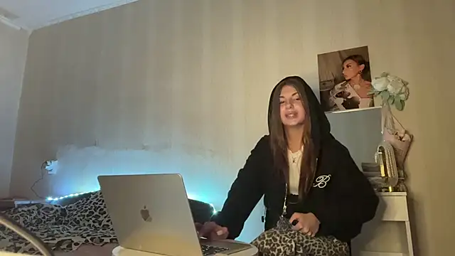 Alice Princesz online show from April 28, 5:40 pm