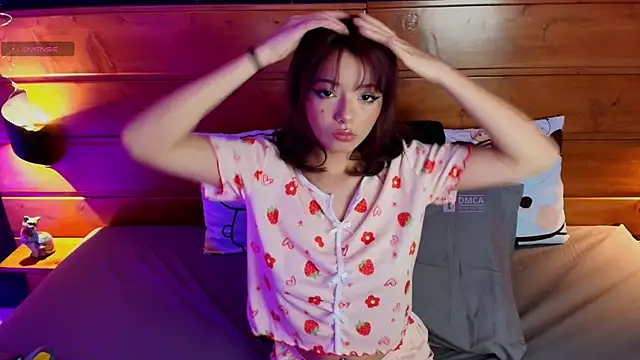lily reeds online show from July 4, 8:37 pm