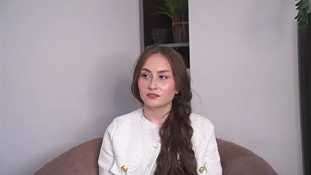 Snapshot of LarueRehling chatting on April 14, 10:32 am LarueRehling online show from April 14, 10:32 am