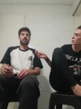 catsqueens online show from April 15, 4:08 am