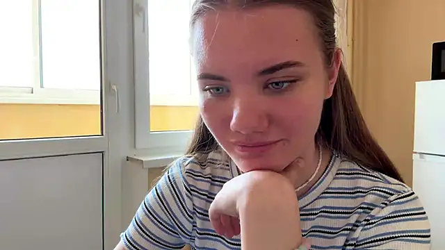 Snapshot of doana_bebriti chatting on June 15, 11:34 am doana bebriti online show from June 15, 11:34 am