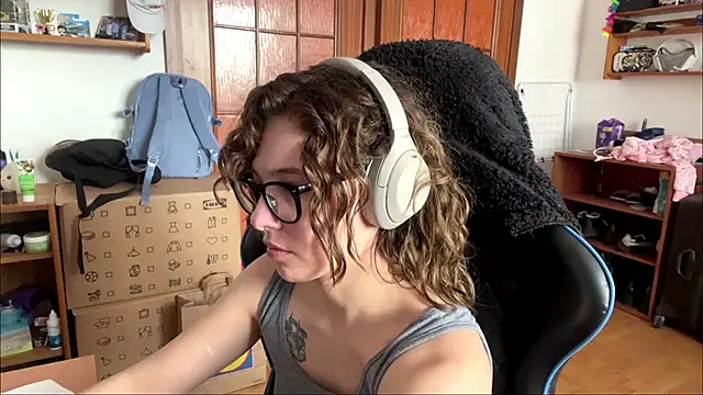 PillowPeachX online show from May 15, 9:16 am