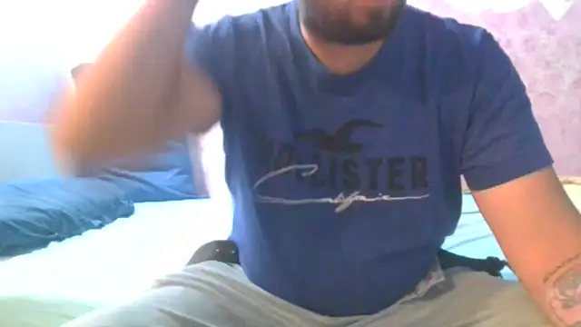 Snapshot of stefanotoma91 chatting on April 15, 2:57 pm stefanotoma91 online show from April 15, 2:57 pm