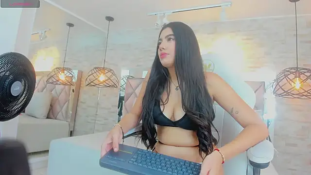 Snapshot of hazel_nyxx chatting on April 16, 3:40 am hazel nyxx online show from April 16, 3:40 am