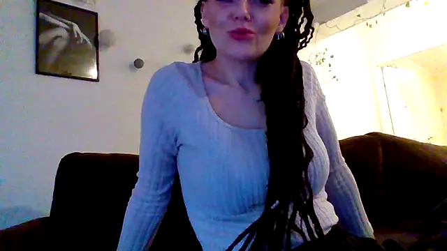 Snapshot of shyhornymommy chatting on April 21, 5:50 pm shyhornymommy online show from April 21, 5:50 pm