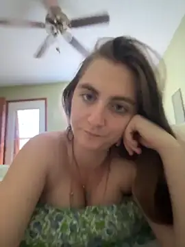 Snapshot of prettykitttty chatting on April 14, 7:31 pm prettykitttty online show from April 14, 7:31 pm