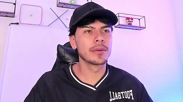 Snapshot of Izack_01 chatting on April 15, 4:47 pm Izack 01 online show from April 15, 4:47 pm