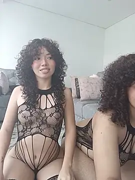 Snapshot of Chloe_and_Violeta chatting on July 25, 9:34 pm Chloe and Violeta online show from July 25, 9:34 pm