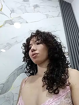 Snapshot of Chloe_and_Violeta chatting on August 9, 1:51 am Chloe and Violeta online show from August 9, 1:51 am