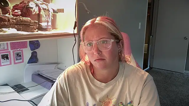 MUSCLEMOMMY1365 online show from May 12, 3:53 pm