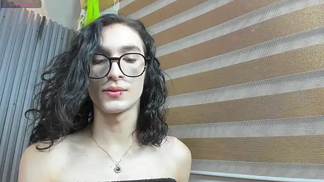 Snapshot of Shammy_rosse chatting on June 1, 7:37 pm Shammy rosse online show from June 1, 7:37 pm