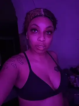 Snapshot of phatpussycat6967 chatting on April 15, 10:10 pm phatpussycat6967 online show from April 15, 10:10 pm