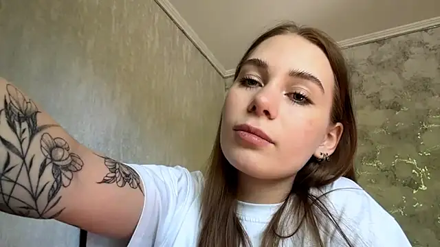 FlufyRabbit online show from April 15, 6:20 am