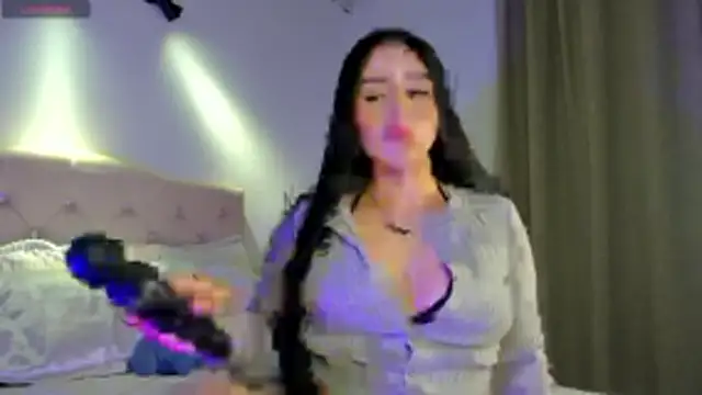 holly444  online show from May 23, 3:12 am