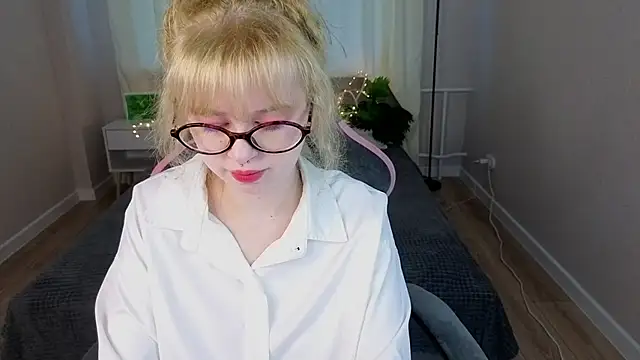 Helen Carson online show from May 26, 12:06 am