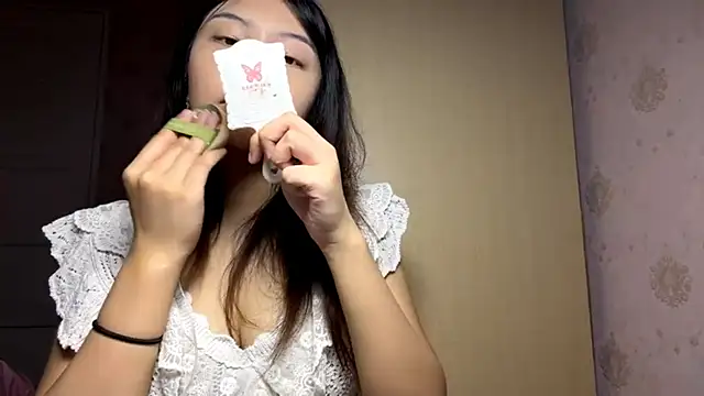 MinnaHannaman online show from April 18, 3:43 am