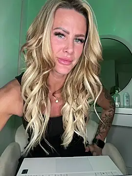 Snapshot of Savannah_Rae chatting on May 1, 7:29 pm Savannah Rae online show from May 1, 7:29 pm