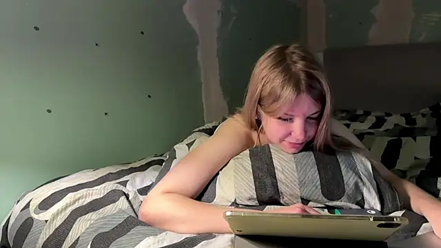 Snapshot of Skinny_girl_ chatting on July 2, 7:09 pm Skinny girl online show from July 2, 7:09 pm