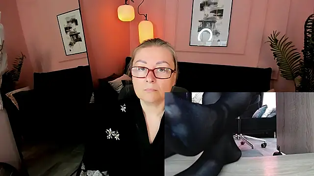 Snapshot of Alexandra_Kind chatting on June 5, 1:50 pm Alexandra Kind online show from June 5, 1:50 pm