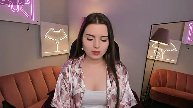 AliceLiador  online show from June 1, 2:52 pm