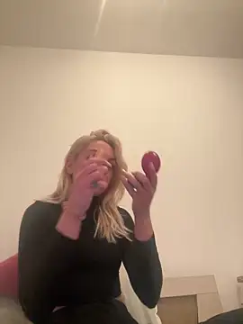 urfavmistressxoxo online show from April 16, 6:30 pm