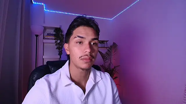 andyypalmer  online show from July 26, 5:37 am