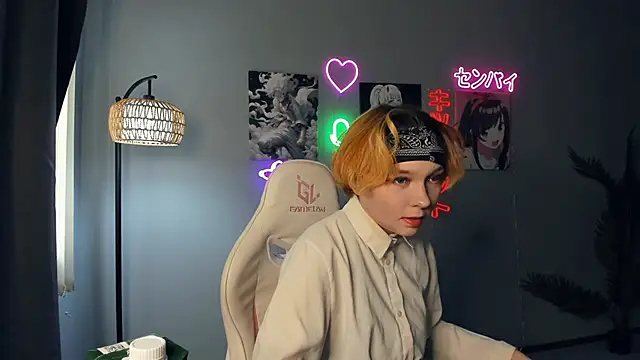 Snapshot of JoGarder chatting on April 15, 8:43 am JoGarder online show from April 15, 8:43 am