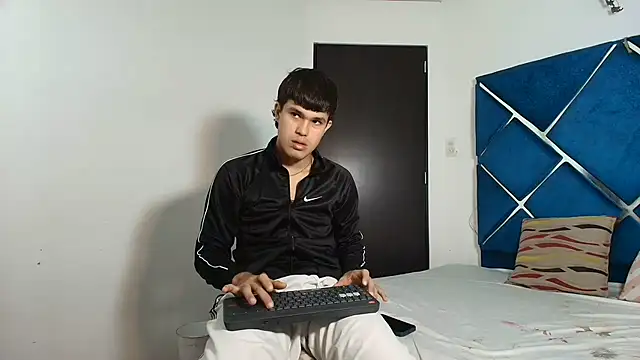 Snapshot of EdwinBoys chatting on July 9, 1:26 pm EdwinBoys online show from July 9, 1:26 pm