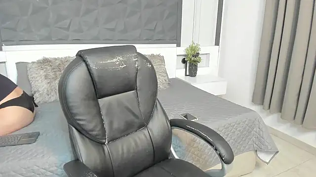 sophia blade  online show from May 10, 3:01 am