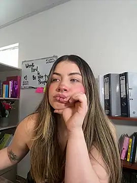 Snapshot of juanitablue chatting on July 9, 6:12 pm juanitablue online show from July 9, 6:12 pm