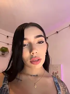 Snapshot of milasantana_ chatting on June 16, 10:34 pm milasantana online show from June 16, 10:34 pm