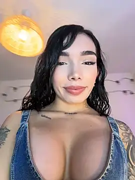 Snapshot of milasantana_ chatting on July 9, 9:52 pm milasantana online show from July 9, 9:52 pm