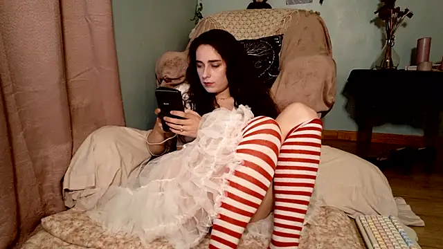 missclochette online show from June 11, 12:03 pm