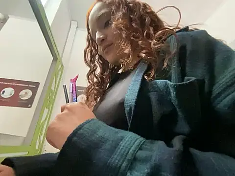 leahluna online show from June 1, 8:54 pm