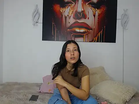 michellna online show from April 15, 7:43 pm