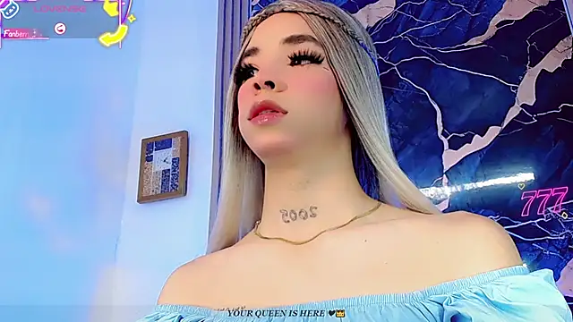 Snapshot of moon_sweet- chatting on July 8, 3:33 am moon sweet- online show from July 8, 3:33 am