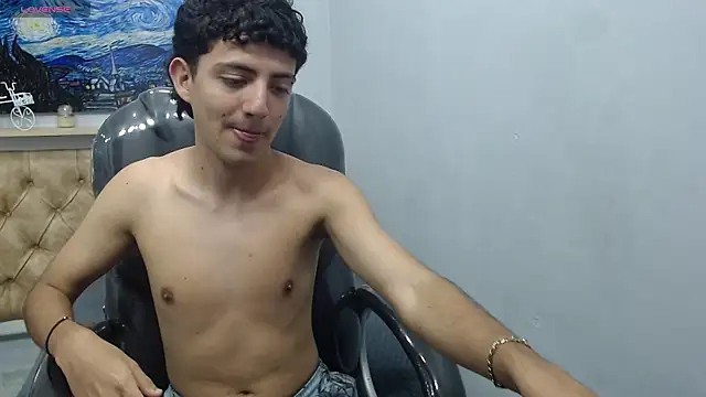 Snapshot of XebasTwink chatting on April 15, 9:37 pm XebasTwink online show from April 15, 9:37 pm