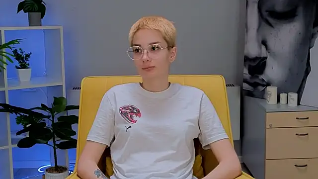 TheresaStrysko online show from April 16, 10:05 am