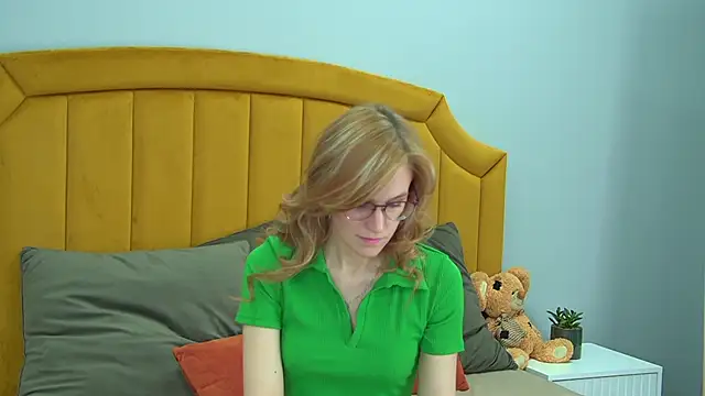 GraceHudsons online show from May 15, 4:19 am