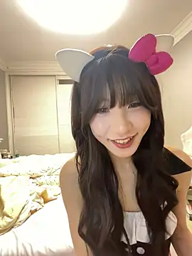 Snapshot of Xiaoyu0012 chatting on May 5, 2:25 pm Xiaoyu0012 online show from May 5, 2:25 pm