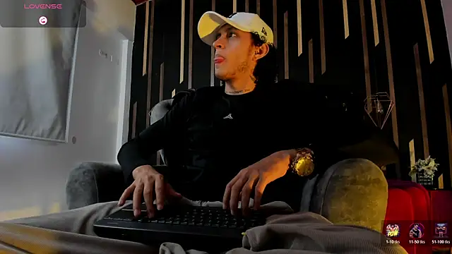 JayTaylorr online show from May 9, 11:37 am