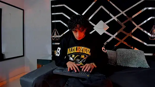 JayTaylorr online show from May 15, 11:28 am