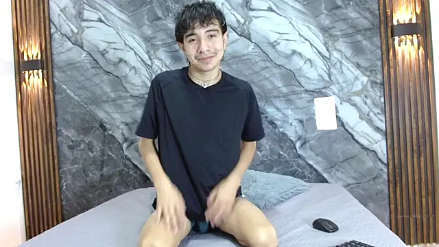 NoahWalker   online show from April 25, 2:14 am