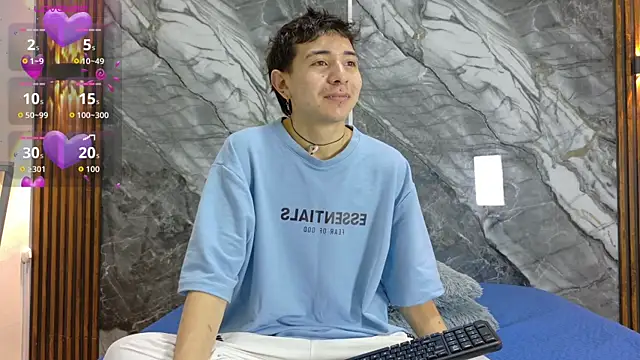Snapshot of NoahWalker__ chatting on June 19, 10:52 am NoahWalker online show from June 19, 10:52 am