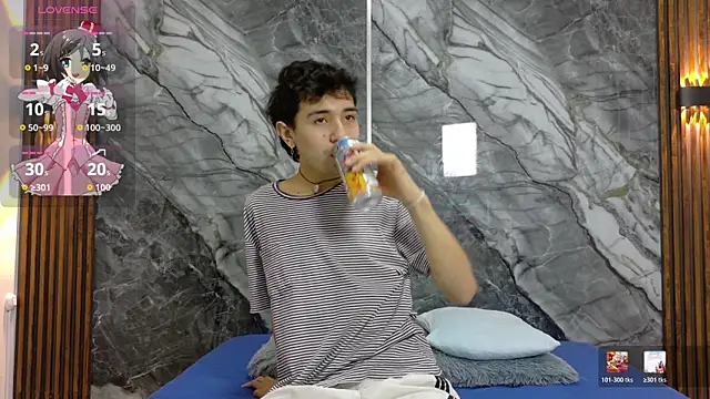 Snapshot of NoahWalker__ chatting on July 10, 11:02 am NoahWalker online show from July 10, 11:02 am