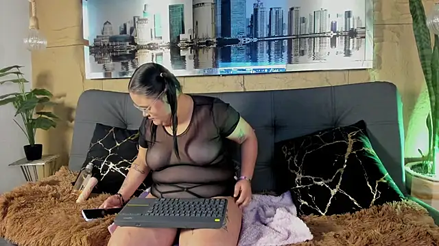 Luna  Cortez online show from June 4, 4:07 am