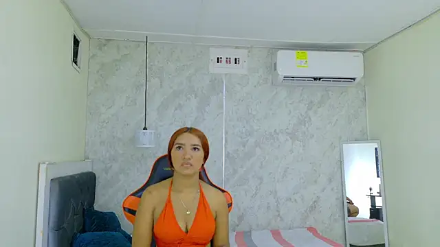 Snapshot of taylor_gil0 chatting on June 15, 1:24 pm taylor gil0 online show from June 15, 1:24 pm