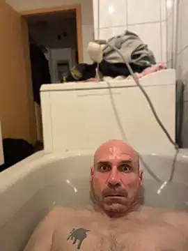 Snapshot of firemaxx76 chatting on April 16, 1:06 am firemaxx76 online show from April 16, 1:06 am