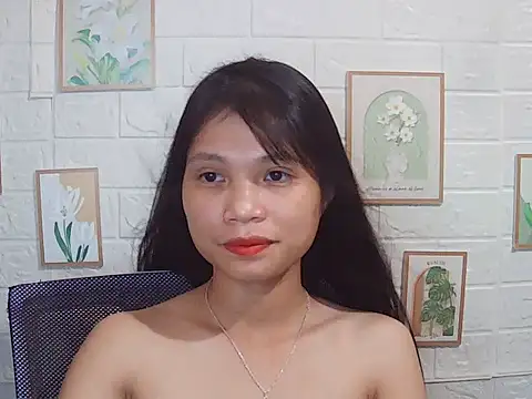 -Lucie-e online show from June 8, 2:01 am
